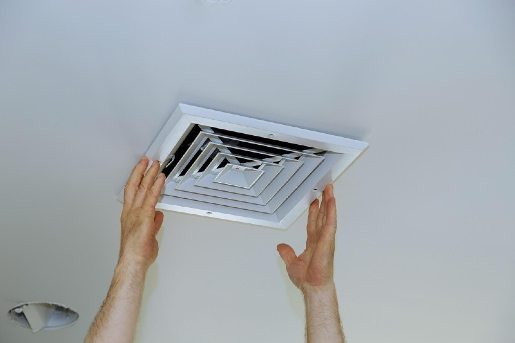 Ceiling smart vent